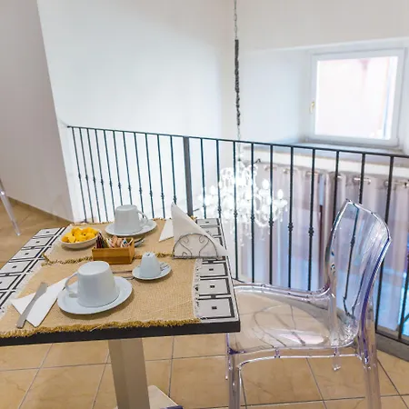 索伦托里沃利酒店 酒店